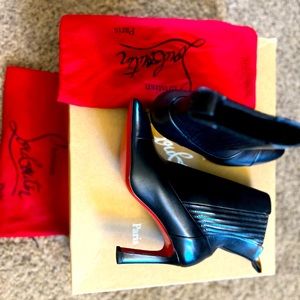 CHRISTIAN LOUBOUTIN
Adox 85 leather ankle boots